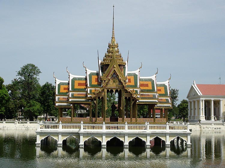 Aisawan-Dhipaya-Asana Royal Residence, close-up.