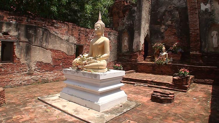 Buddha Image in front of the main prang, Wat Choeng Tha, Ayutthaya