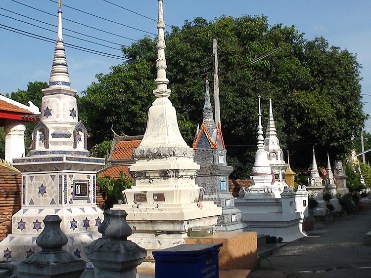 Burial Chedis at Wat Phutthaisawan