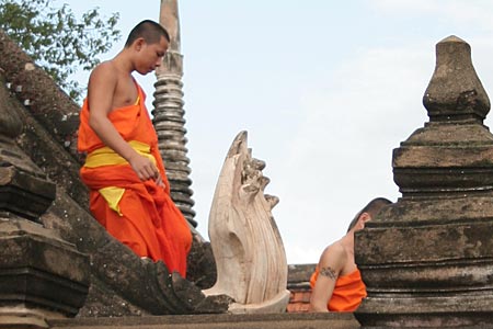 Monks at Wat Phutthai Sawan, Ayutthaya