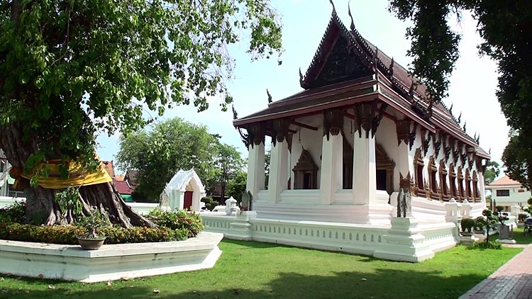 The Ubosoth at Wat Suwan Dararam. It contains mural paintings, depicting the life of Lord Buddha and Jatakas