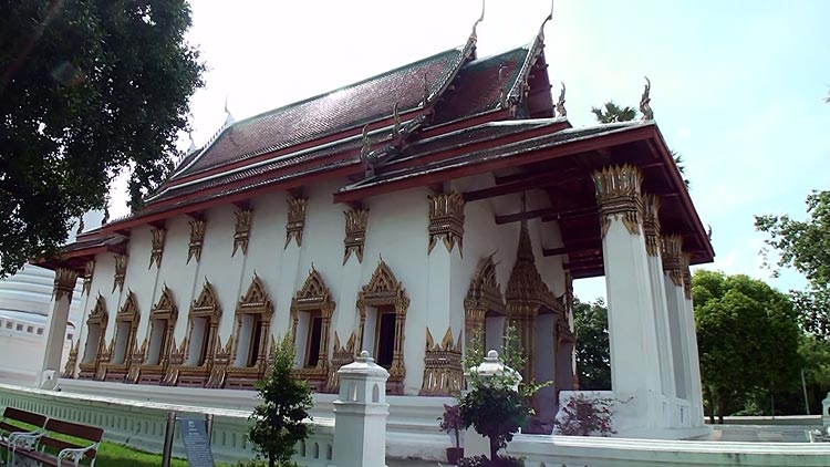 Viharn at Wat Suwan Dararam