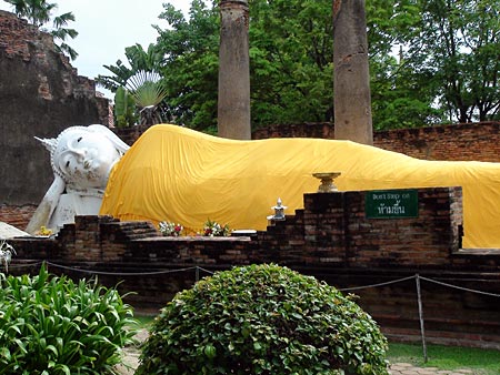 Reclining Buddha Image at Wat Yai Chai Mongkol