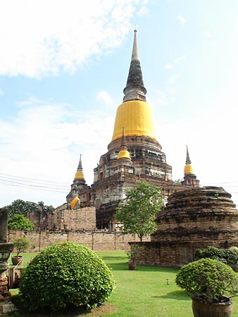 The impressive stupa (chedi) at Wat Yai Chai Mongkol, Ayutthaya.